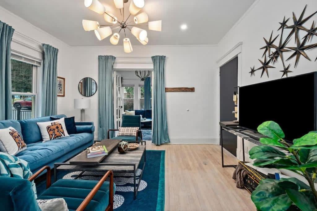 Field Of Apartment Atlanta